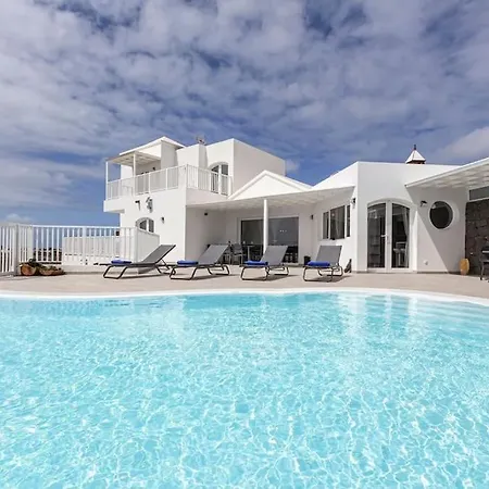 Вилла Ocean Views And Relax In Lanzarote Коста Бланка